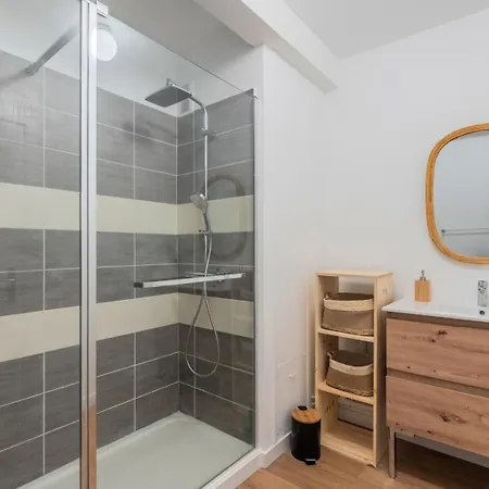 Apartment One Bedroom With Balcony, Center