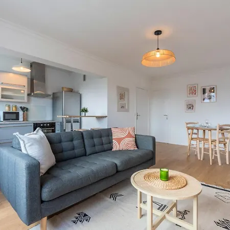 One Bedroom With Balcony, Center *