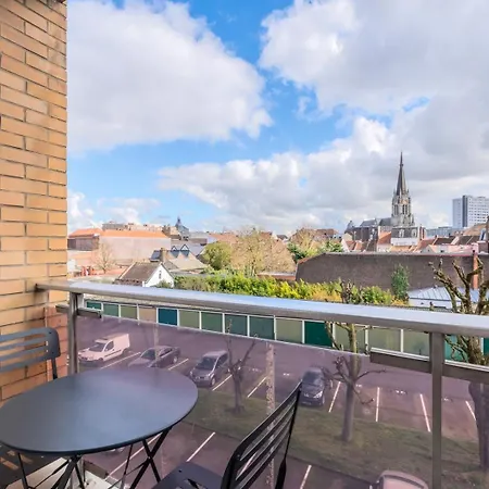 Apartment One Bedroom With Balcony, Center *